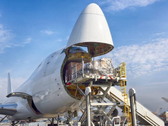 Quelles sont les mesures de sécurité mises en place dans le transport aérien de marchandises ?