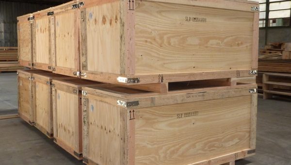 Caisses et emballages en bois pour la logistique : quels avantages ?