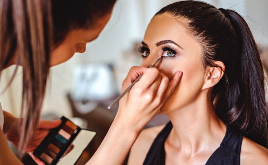 Maquillage pour les yeux bleus : mettez votre regard en valeur