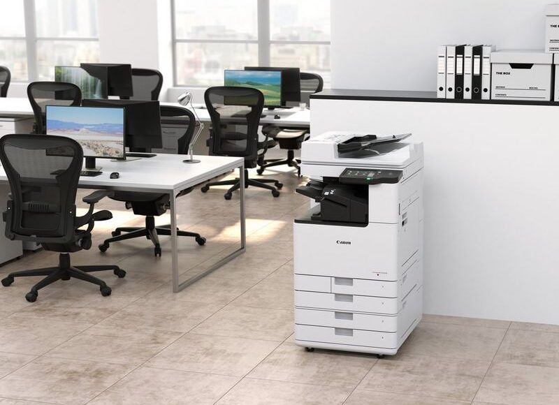 bureau avec une imprimante multifonction