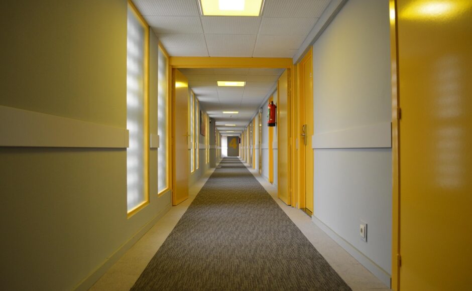 découvrez notre hôtel charmant, où le confort moderne rencontre l'élégance intemporelle. profitez d'une atmosphère accueillante, de services personnalisés et d'un cadre enchanteur pour un séjour inoubliable.