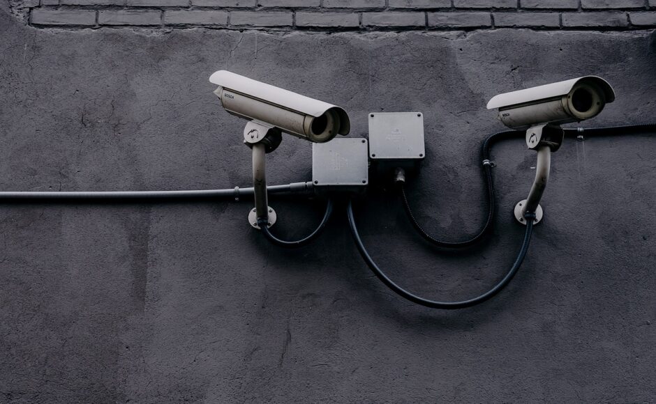 découvrez notre sélection de caméras de surveillance abordables, alliant qualité et technologie avancée pour assurer la sécurité de votre maison ou de votre entreprise sans vous ruiner.