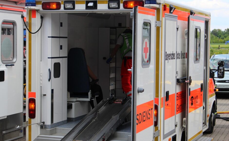 découvrez nos services d'ambulance professionnels, offrant une réponse rapide et efficace pour vos besoins médicaux. que ce soit pour un transport urgent ou non, notre équipe qualifiée est à votre service 24/7 pour assurer votre sécurité et votre confort.