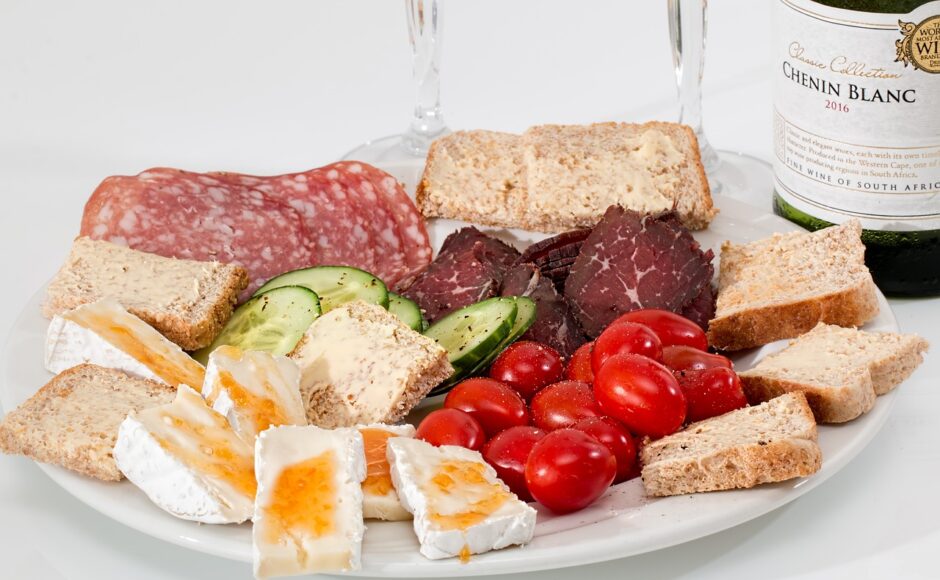 découvrez l'univers savoureux de la charcuterie ! explorez une variété de délices faits maison, allant des saucissons aux pâtés, en passant par les jambons artisanaux. appréciez des recettes authentiques et des conseils pour déguster ces spécialités avec passion.