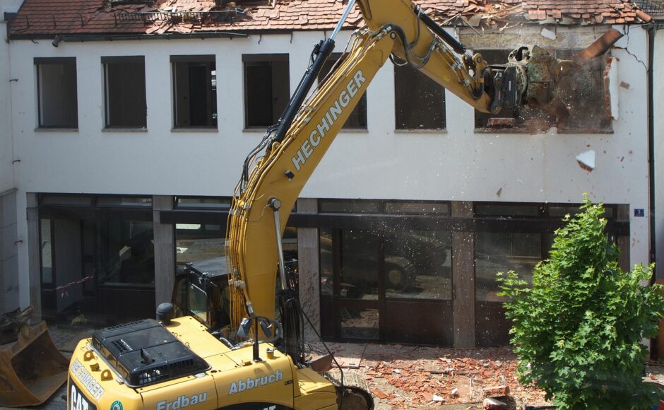 découvrez nos services professionnels de démolition, garantissant un démantèlement sécurisé et efficace de vos structures. que ce soit pour un projet de rénovation ou de construction, notre équipe spécialisée utilise des techniques modernes pour assurer un travail rapide et respectueux de l'environnement.