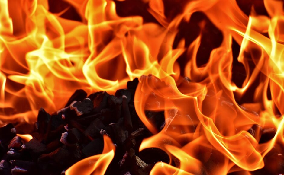 découvrez le confort et l'élégance d'un foyer au gaz. profitez de sa chaleur instantanée, de son design moderne et de sa facilité d'utilisation. transformez votre espace de vie avec un foyer au gaz, alliant esthétisme et performance.