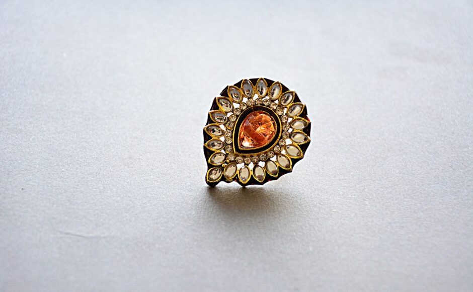 découvrez notre service de rachat de bijoux, où vous pouvez vendre vos pièces en toute confiance et recevoir une évaluation professionnelle. profitez d'un processus simple et transparent pour obtenir la meilleure valeur pour vos trésors.