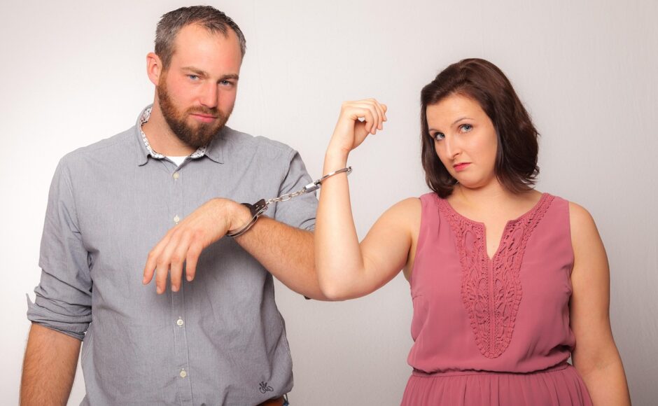 découvrez tout ce qu'il faut savoir sur le divorce : démarches, droits, conséquences et conseils pour mieux préparer cette étape importante de la vie.