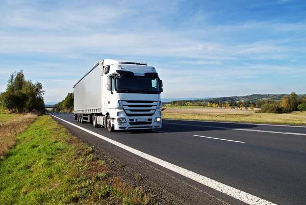 Transport de marchandises volumineuses : astuces et conseils pour un acheminement sans souci