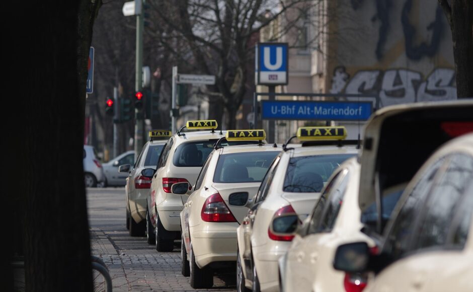 découvrez un taxi pas comme les autres : un service de transport original, surprenant et décalé pour rendre vos trajets uniques et inoubliables.
