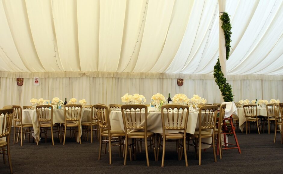 découvrez comment la capacité d'une salle de réception influence l'organisation de votre événement. infos, conseils et astuces pour choisir le lieu adapté à vos besoins.