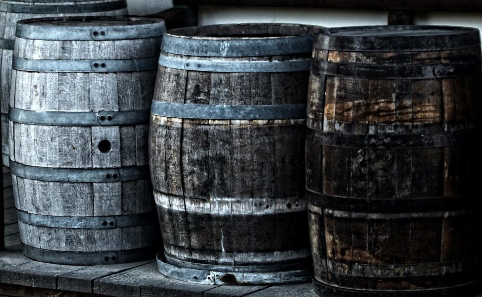 découvrez comment aménager une cave à vin idéale pour conserver et déguster vos grands crus dans les meilleures conditions. conseils d'experts, astuces de rangement et sélection d'accessoires incontournables.