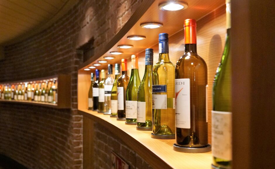 découvrez les erreurs courantes à éviter lors de la sélection d'un vin et apprenez à choisir la bouteille parfaite pour chaque occasion.
