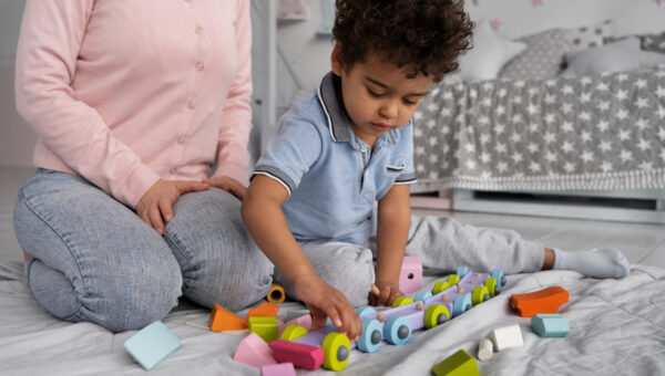 Assistante maternelle ou crèche : le comparatif financier et humain