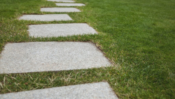 Espacement idéal entre deux pas japonais pour une marche naturelle