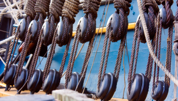 Résistance des amarres : calculer le diamètre selon le poids du bateau