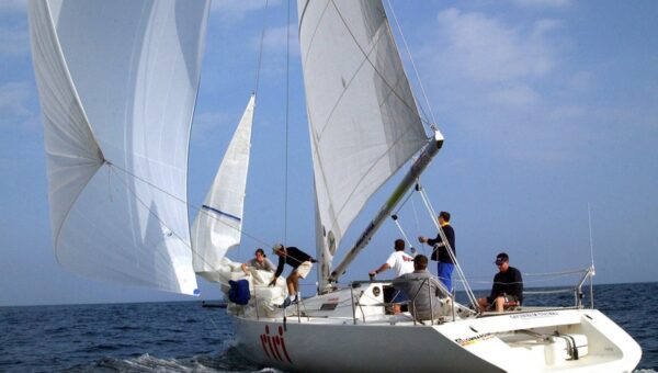 Pourquoi le marché du catamaran d&rsquo;occasion séduit les entrepreneurs