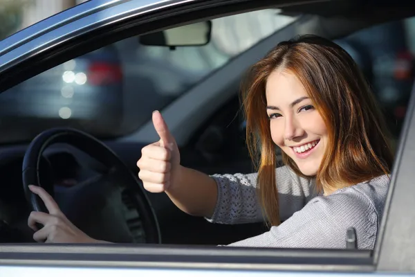 découvrez nos cours de conduite adaptés à tous les niveaux et progressez à votre rythme pour prendre la route en toute confiance.