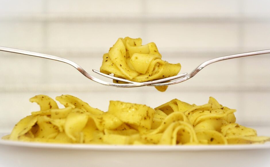 découvrez les saveurs authentiques de la cuisine traditionnelle, ses recettes emblématiques et ses spécialités transmises de génération en génération.